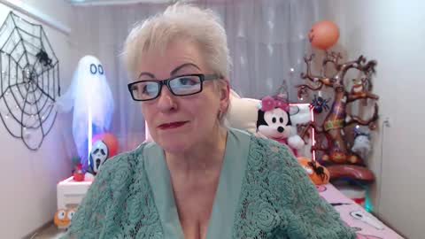 kaylesmoll online show from 10.31.25