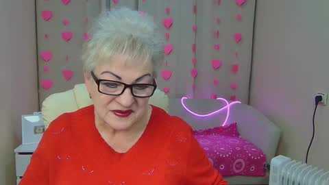 kaylesmoll online show from 02.04.26