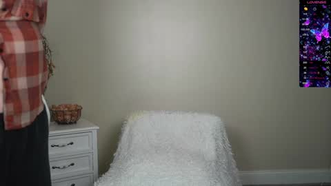 Snapshot of kb3301 chatting on 12.27.24 EliandKylie online show from 12.27.24