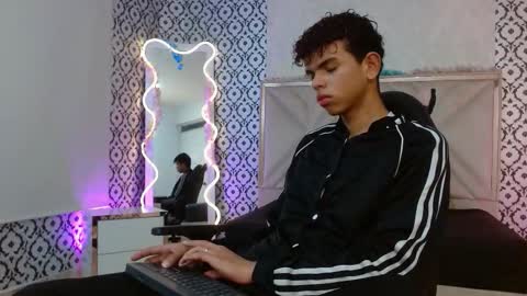 Snapshot of keahi_tay chatting on 02.18.26 keahi online show from 02.18.26