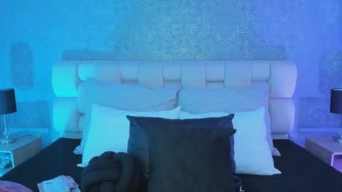 Keidy Monday to Saturday from 200 pm to 810pm  UTC-5 Colombia Time online show from 09.18.25