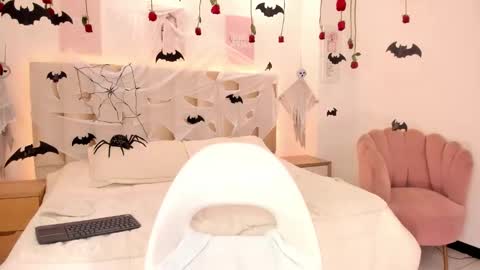 Amy Azaela  online show from 10.16.25