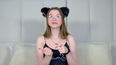 Snapshot of keiraace chatting on 01.12.25 Keira online show from 01.12.25