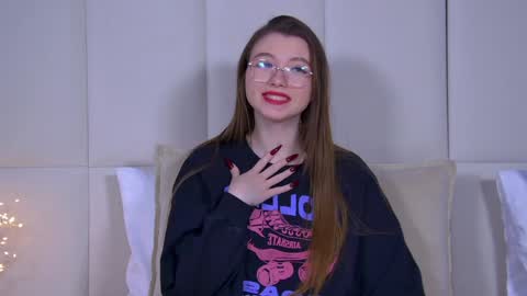 Snapshot of keiraace chatting on 02.05.25 Keira online show from 02.05.25