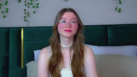 Snapshot of keiraace chatting on 02.26.25 Keira online show from 02.26.25