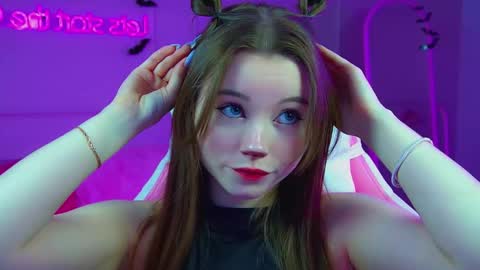 Snapshot of keiraace chatting on 10.23.25 Keira online show from 10.23.25