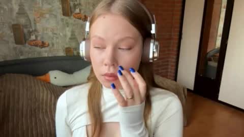 Snapshot of keiralaviola chatting on 09.15.25 Kally online show from 09.15.25