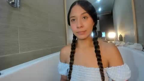 Snapshot of keiry_gonzalez11_aws chatting on 09.19.25 keiry_gonzalez11_aws online show from 09.19.25