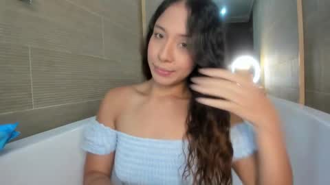 Snapshot of keiry_gonzalez11_aws chatting on 10.29.25 keiry_gonzalez11_aws online show from 10.29.25