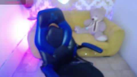 Snapshot of keiry_m chatting on 10.17.25 Keiry online show from 10.17.25