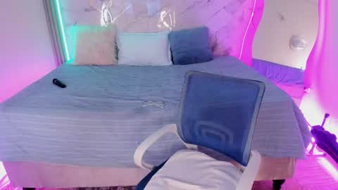 Keisy  online show from 04.17.26