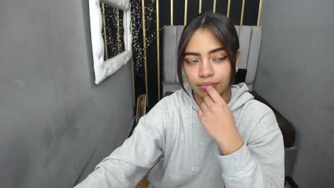  K E I Z Y  online show from 12.18.24