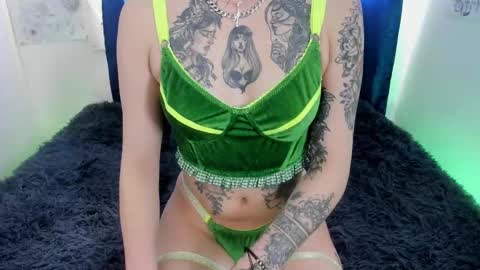 Snapshot of keket_smith chatting on 09.25.25 Keket online show from 09.25.25