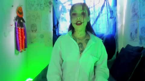 Snapshot of keket_smith chatting on 10.31.25 Keket online show from 10.31.25