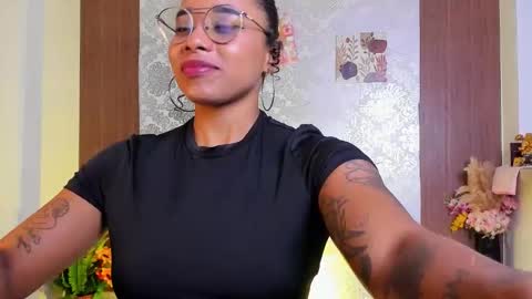 kelly__thomson online show from 11.15.25