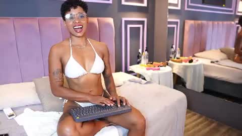 kelly__thomson online show from 06.09.26