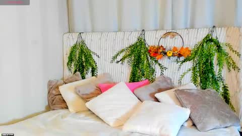 Snapshot of kelly_mott chatting on 10.30.25 Sofia online show from 10.30.25