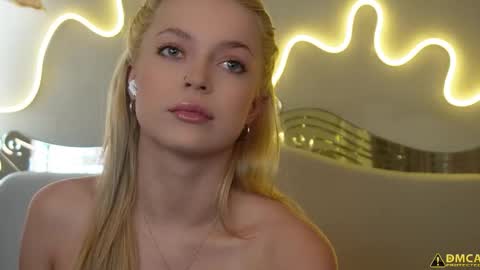 Snapshot of kelly_peachpiee chatting on 09.16.25 Kelly online show from 09.16.25