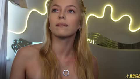 Snapshot of kelly_peachpiee chatting on 09.17.25 Kelly online show from 09.17.25