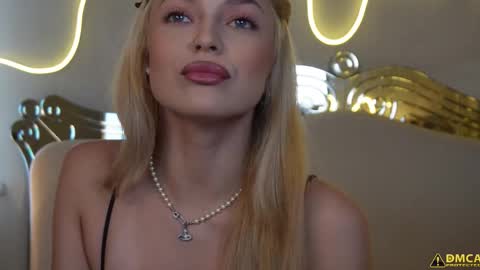 Snapshot of kelly_peachpiee chatting on 09.23.25 Kelly online show from 09.23.25