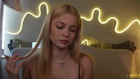 Snapshot of kelly_peachpiee chatting on 09.24.25 Kelly online show from 09.24.25