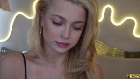 Snapshot of kelly_peachpiee chatting on 09.30.25 Kelly online show from 09.30.25