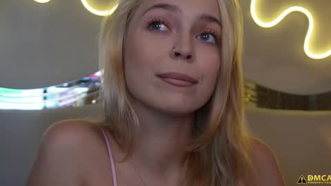 Snapshot of kelly_peachpiee chatting on 10.01.25 Kelly online show from 10.01.25