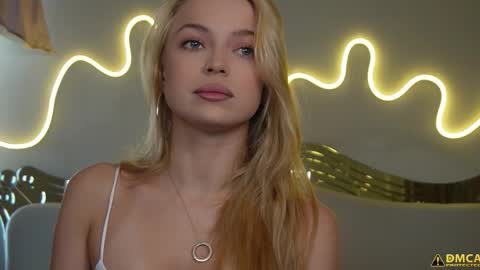 Snapshot of kelly_peachpiee chatting on 10.04.25 Kelly online show from 10.04.25