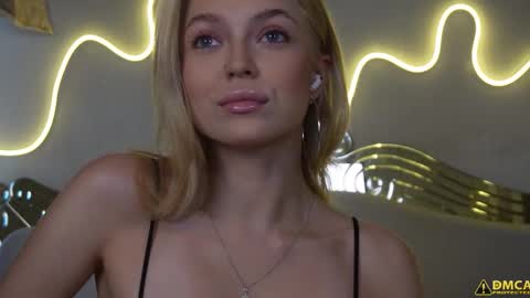 Snapshot of kelly_peachpiee chatting on 10.13.25 Kelly online show from 10.13.25