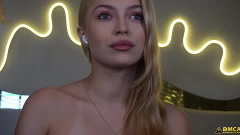 Snapshot of kelly_peachpiee chatting on 10.17.25 Kelly online show from 10.17.25