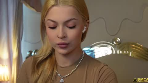 Snapshot of kelly_peachpiee chatting on 10.24.25 Kelly online show from 10.24.25