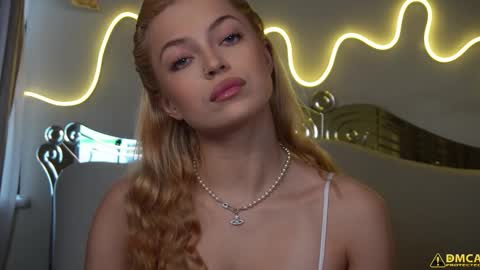 Snapshot of kelly_peachpiee chatting on 11.08.25 Kelly online show from 11.08.25