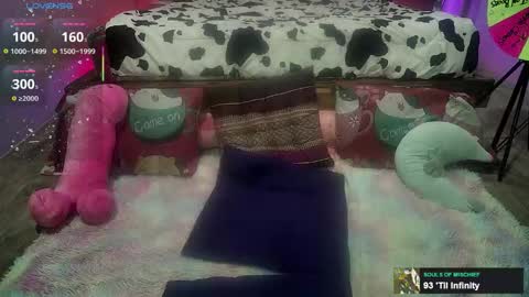 Snapshot of kellycakemeow chatting on 10.20.25 Kelly online show from 10.20.25