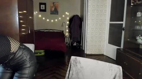 Snapshot of kellydark0111 chatting on 12.18.24 Mistress  online show from 12.18.24