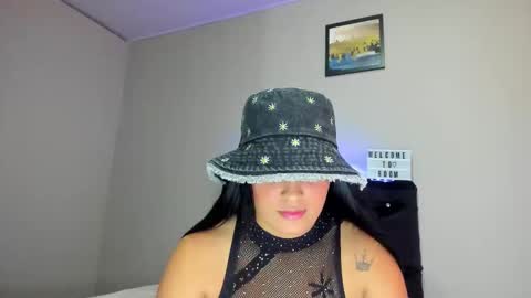 Snapshot of kellymillian_ chatting on 10.18.25 kellyMillian  online show from 10.18.25