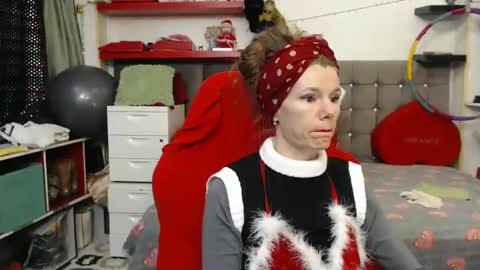 Snapshot of kellynumber chatting on 12.24.24 kelly online show from 12.24.24