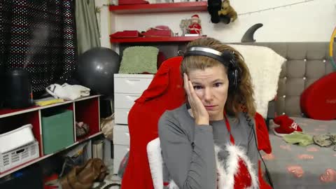 Snapshot of kellynumber chatting on 12.25.24 kelly online show from 12.25.24