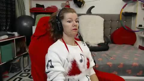 Snapshot of kellynumber chatting on 12.26.24 kelly online show from 12.26.24