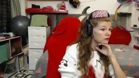 Snapshot of kellynumber chatting on 12.26.24 kelly online show from 12.26.24