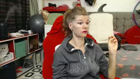 Snapshot of kellynumber chatting on 12.27.24 kelly online show from 12.27.24