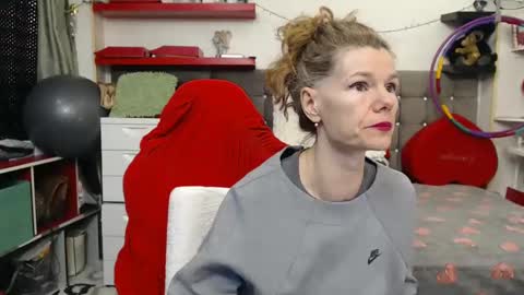 Snapshot of kellynumber chatting on 12.31.24 kelly online show from 12.31.24