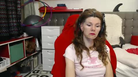 Snapshot of kellynumber chatting on 02.09.25 kelly online show from 02.09.25