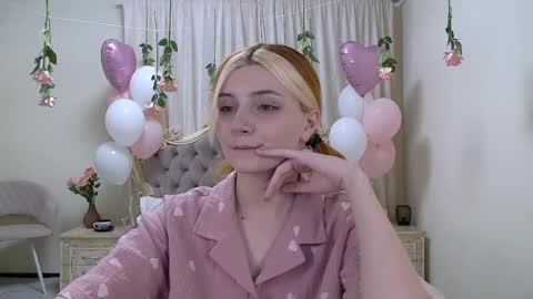 Snapshot of kellystoneys chatting on 02.18.25 Kelly Stoneys online show from 02.18.25