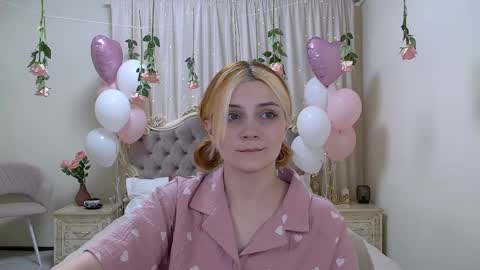 Snapshot of kellystoneys chatting on 02.18.25 Kelly Stoneys online show from 02.18.25