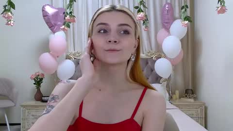 Snapshot of kellystoneys chatting on 03.04.25 Kelly Stoneys online show from 03.04.25
