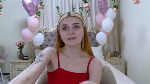 Snapshot of kellystoneys chatting on 03.05.25 Kelly Stoneys online show from 03.05.25