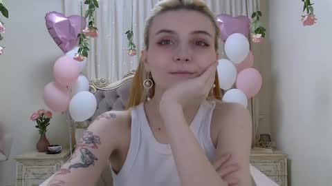 Snapshot of kellystoneys chatting on 03.07.25 Kelly Stoneys online show from 03.07.25