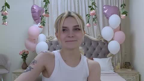 Snapshot of kellystoneys chatting on 03.07.25 Kelly Stoneys online show from 03.07.25