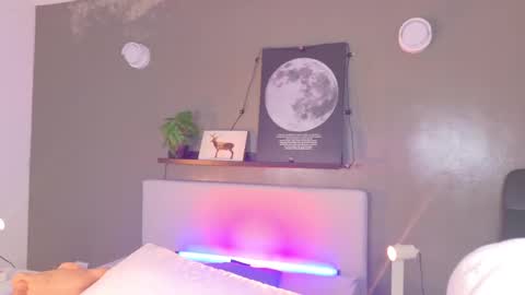   online show from 11.04.25