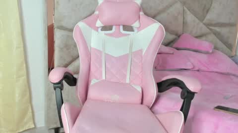 Snapshot of kendal_hot1 chatting on 09.17.25 Aleja3 online show from 09.17.25